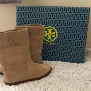Tory Burch Alana Boot/Camel - Size 6